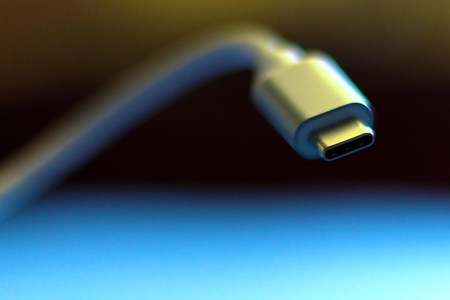 【完全ガイド】充電器の寿命を見極める方法と長持ちさせる秘訣｜交換タイミングも解説